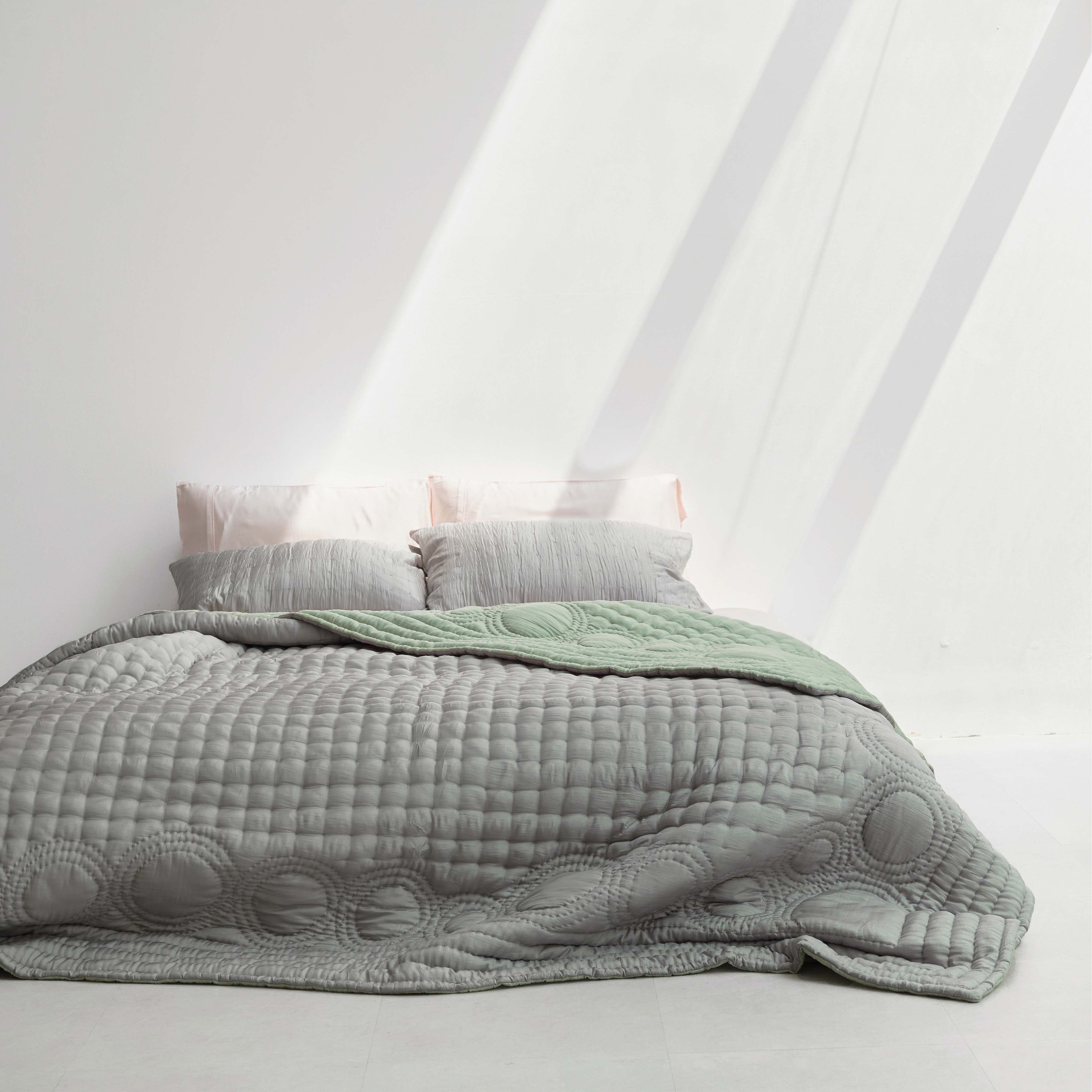 Silk Quilted Duvet - Mint &amp; Silver